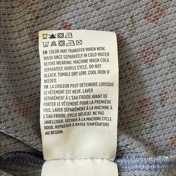 American Eagle Floral Patterned Blue Baby Tee Women's Top, Size Large - Picture 9 of 9